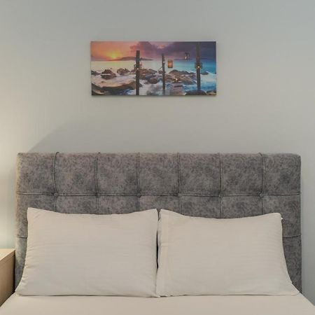 Comfy Apt Next To Metro Athens Exterior photo