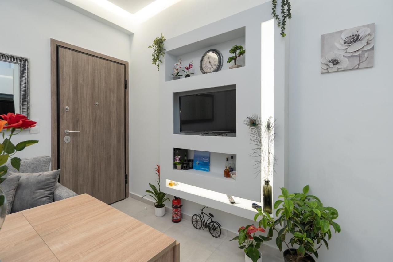 Comfy Apt Next To Metro Athens Exterior photo